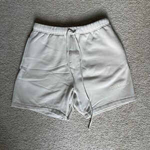 Fear of God Essentials Sweat Shorts in Wheat, Size Small